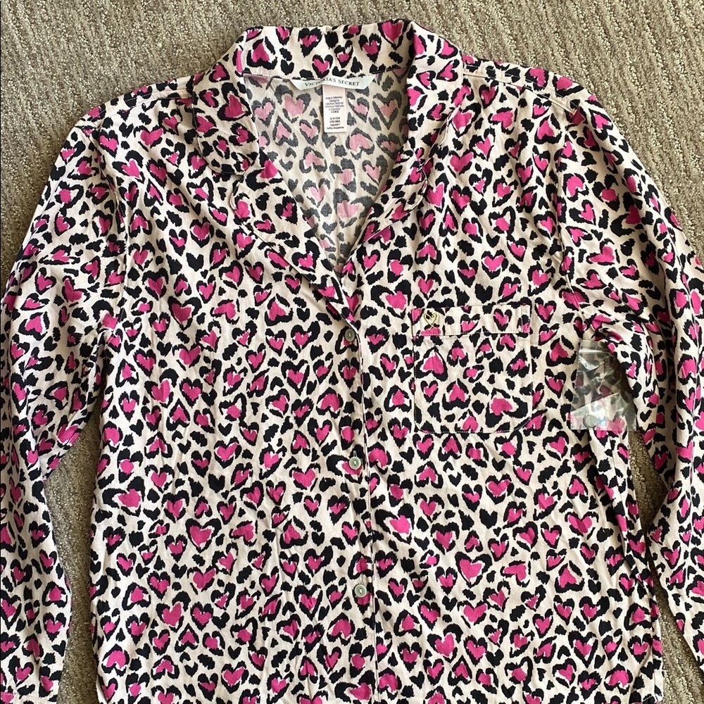 NWOT Victoria's Secret Pink and Black Heart Cheetah Print Button Down PJ Shirt - Picture 2 of 10